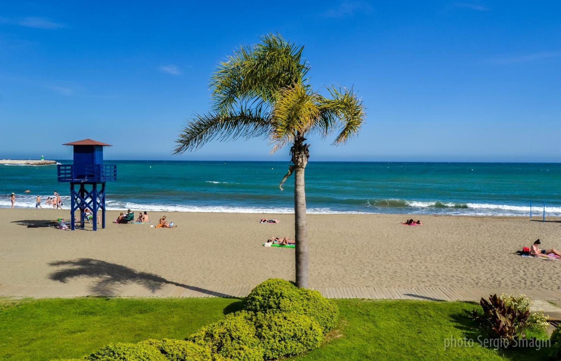 Apartamento Los Cisnes - 2º linea de playa - PISCINA ABIERTA TODO EL AÑO - EXCELENTE CONEXION WIFI Benalmádena Exterior foto
