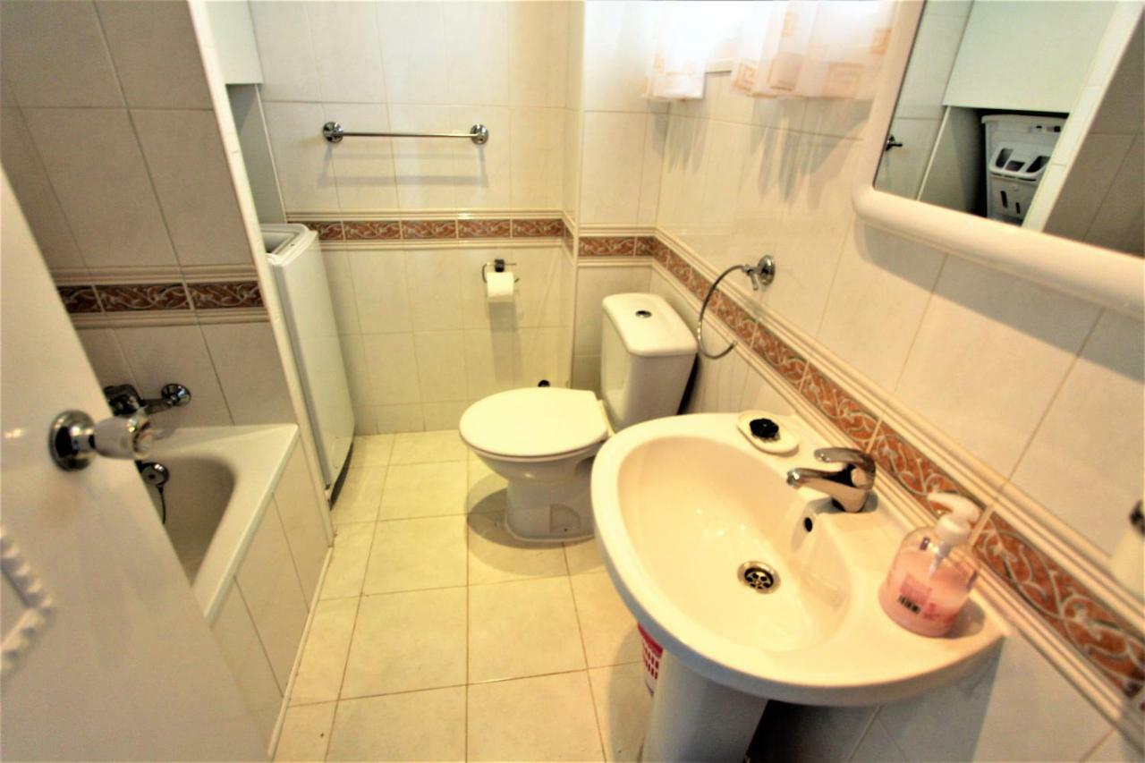Apartamento Los Cisnes - 2º linea de playa - PISCINA ABIERTA TODO EL AÑO - EXCELENTE CONEXION WIFI Benalmádena Exterior foto